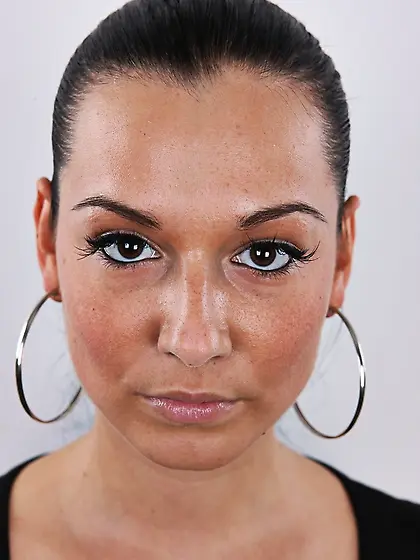 Tempting chick sexy eyes