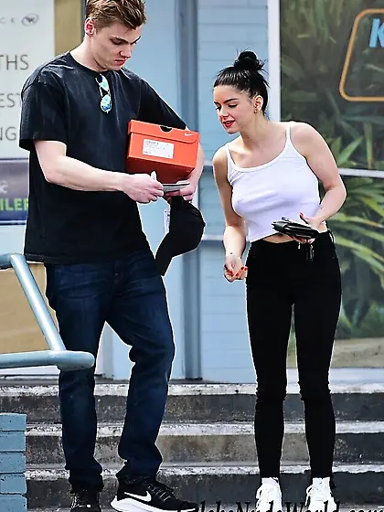 Ariel Winter Braless