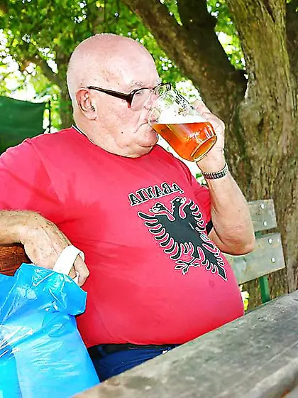 Old and youthfull at the river