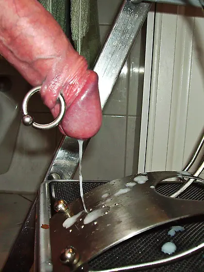 Sperma entsaften Cumshot Piercing