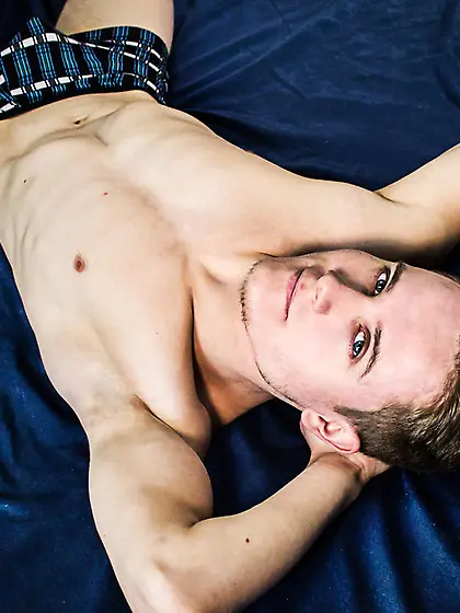 White young man bitemybuttocks