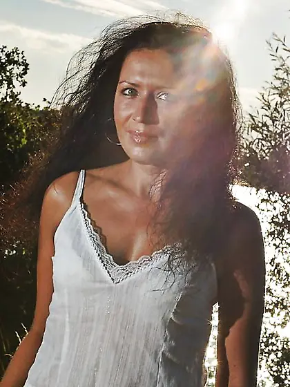 Super-Fucking-Hot MUMMY Tart.  Who wanna nail her? Tell me!