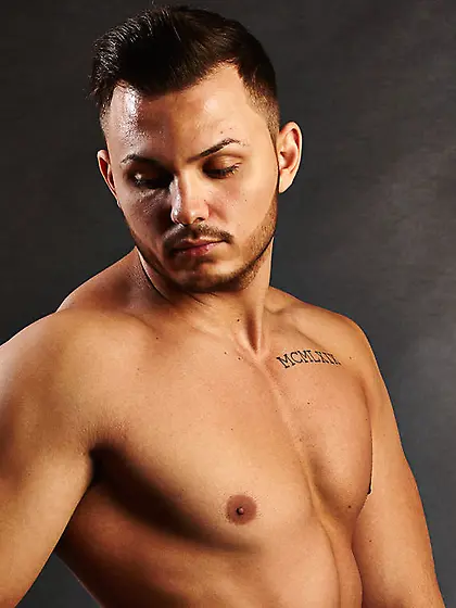 White gay HunkLiviu like to snapshot