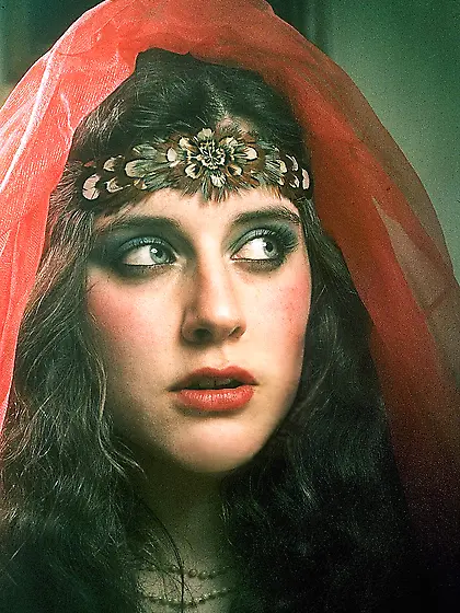 Gorgeous hippie brunette sucking classic...