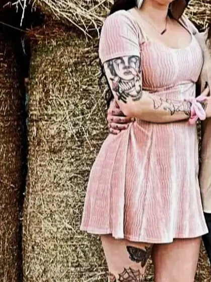 Reanna and Holly eat each other's pussy for GGW