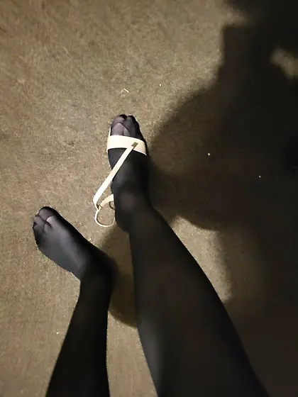 he loves his aunts feet