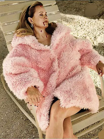 Elle fait un jolie cadavre en fourrure