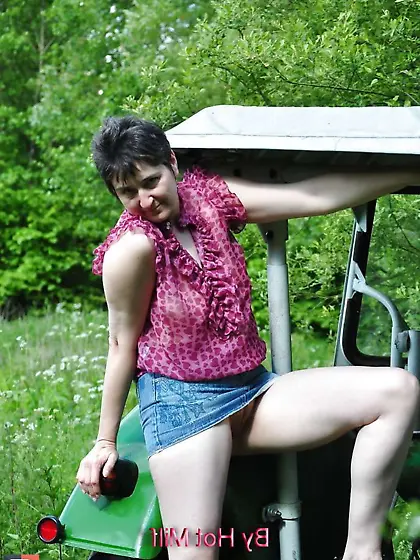 Unclothe auf dem Traktor