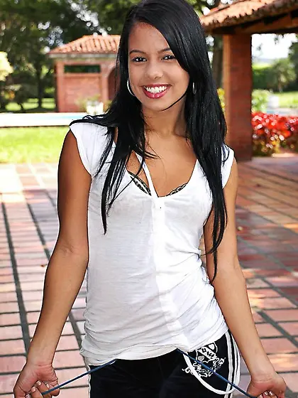 Sporty tanned brunette Gigi Spice stripping black pants and fing