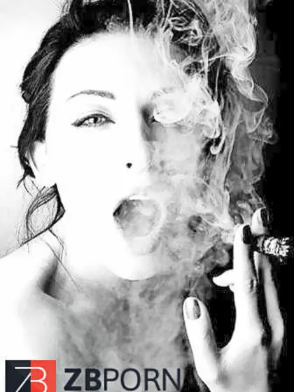 Femmes Smoking B