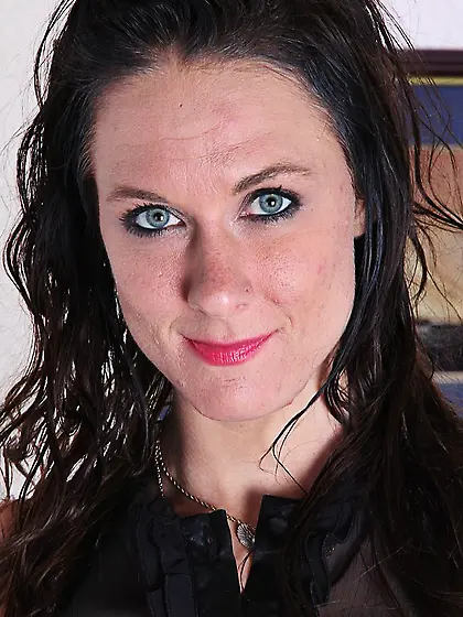 MILF darling Mari Lee has just moved to the city and she is read