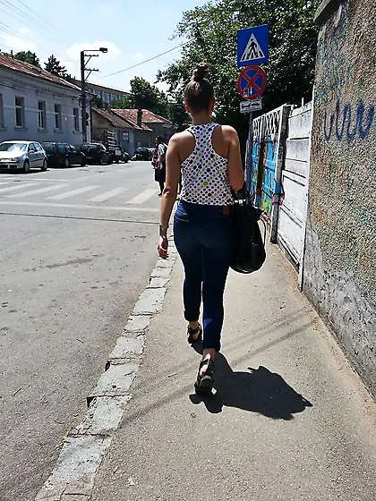 Candid ass in jeans