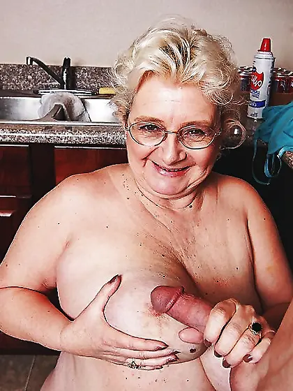 Mature Blonde BBW Lady Cricket