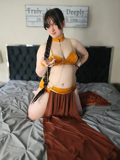 SydQ slave girl cosplay (aged 18)
