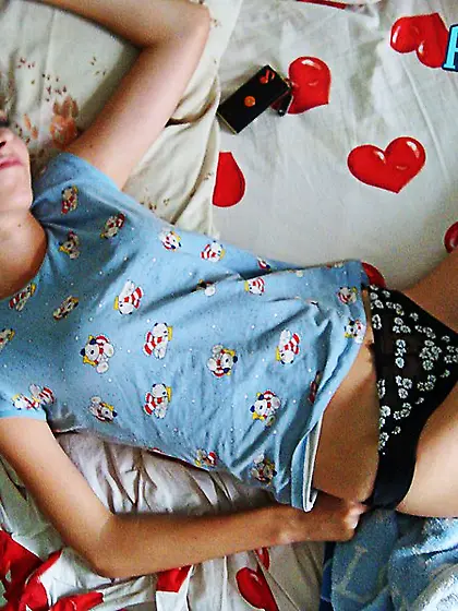 Nude girlfriend on beautiful