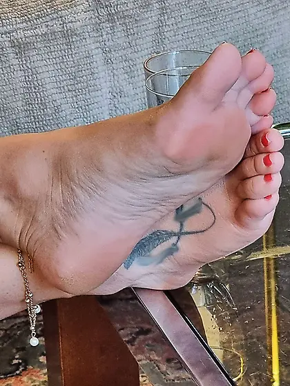 Voyeur Teen feet foot barefeet barefoot toes soles