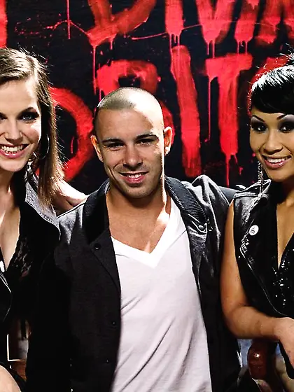 Edgy chicks employ variety