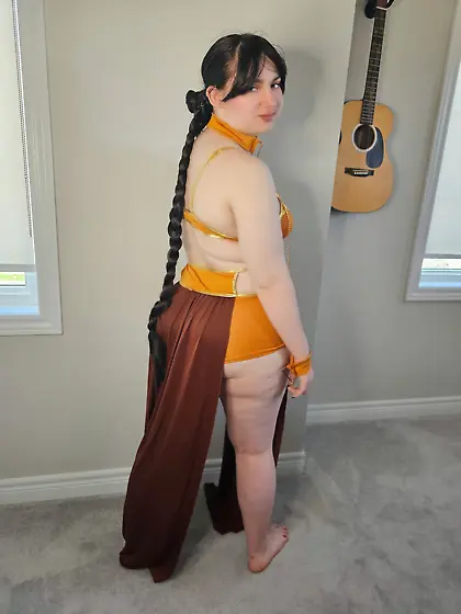 SydQ slave girl cosplay (aged 18)