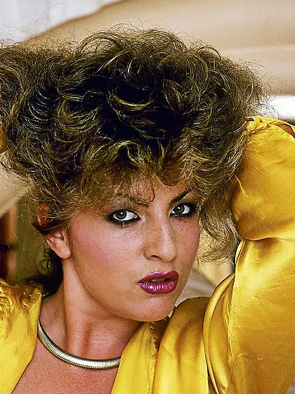 Blonde bombshell takes yellow