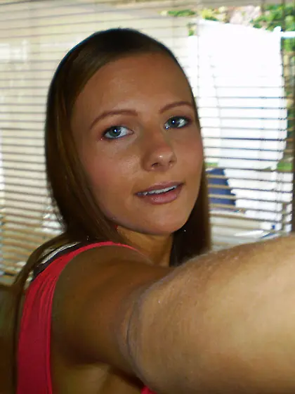 Autumn Skye strips her sexy bathing suit and shows us her fantas