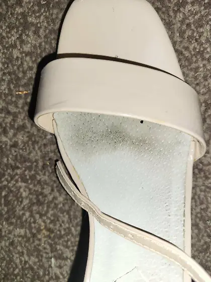 he loves his aunts feet