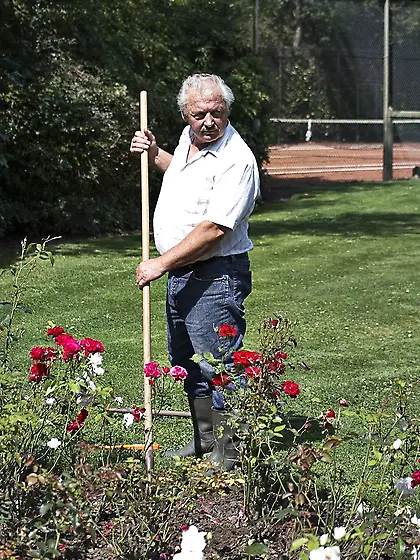 Old gardener licks and fucks two young foxes