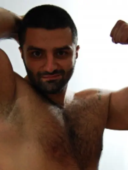 Brunette hornyedy perform close