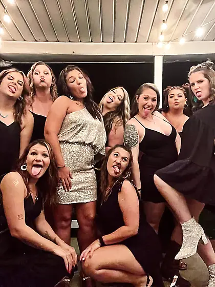 Follow in order.  I cum at the final pic.  :)