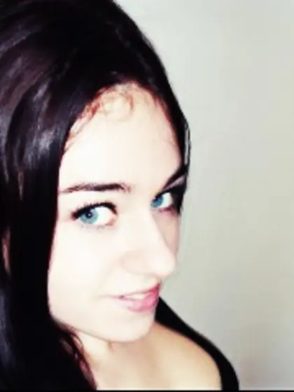 Brunette natalia perform close