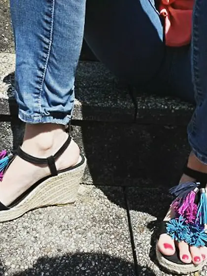 Voyeur Teen feet foot barefeet barefoot toes soles