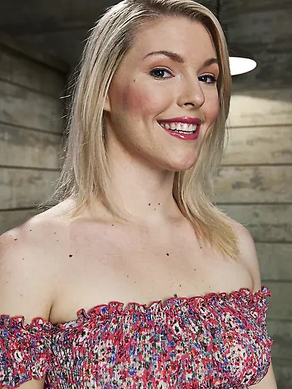 Pink-lipped hottie face-fucked performed