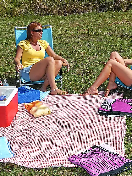 Horny teen dykes Brianna Ray and Olivia Sinclair have wild pussy