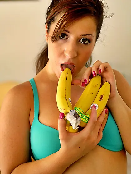 Alexia Milano likes bananas but not for eating but to please her