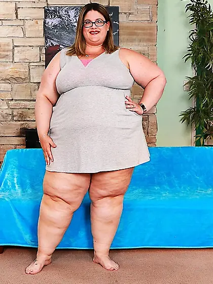 Fat n sexy BBW Erin Green enjoys pussy pounding