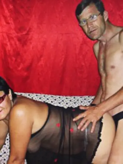 Brunette robert daria perform