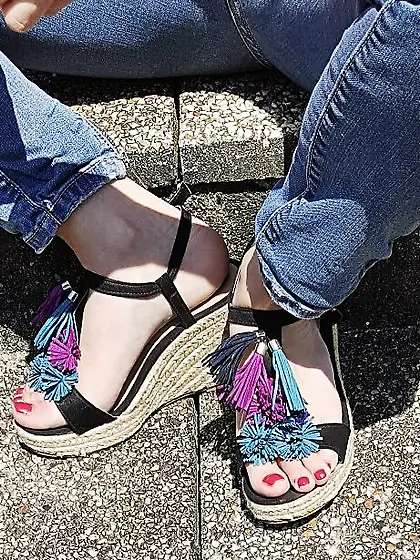 Voyeur Teen feet foot barefeet barefoot toes soles