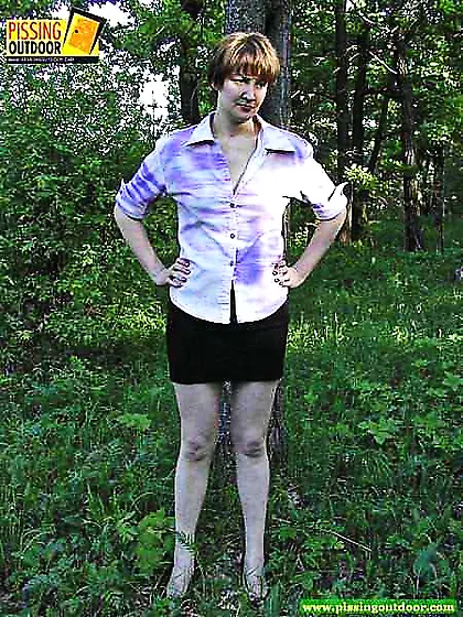 Very bad girl pissing!