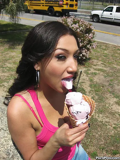 Dark haired latina slut Vicky Chase dressed in pink gets banged