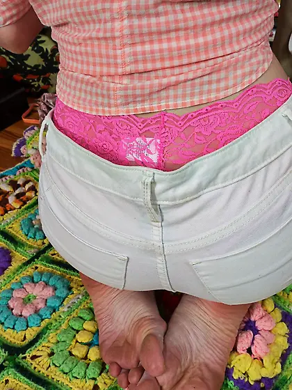 Curly teen Naomi V is an artist and she loves painting with no c