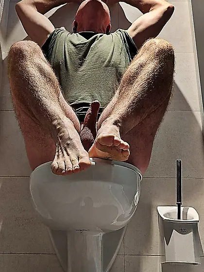 Andy Gymnast toilet rest stop lust 65