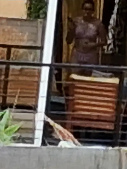 Jeune voisine qui bronze