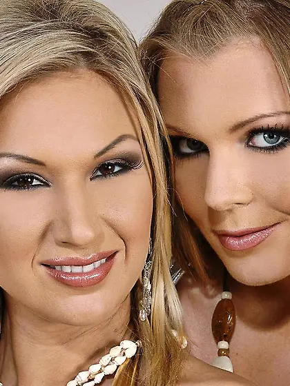 Gorgeous blondes Carol Goldnerova & Ulrika licking each other's