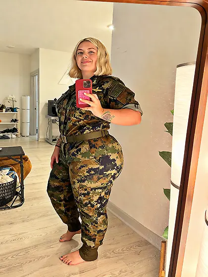 Super thicc marine woman