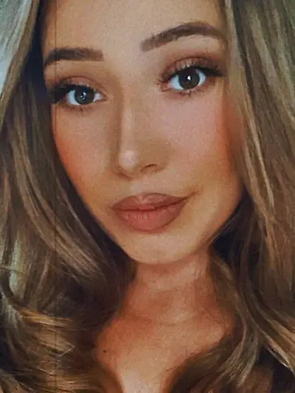 he loves his aunts feet