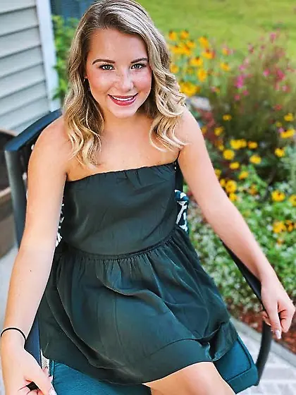 Follow in order.  I cum at the final pic.  :)