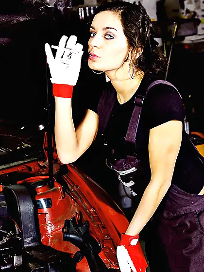 Ketrin Gate loves smoking