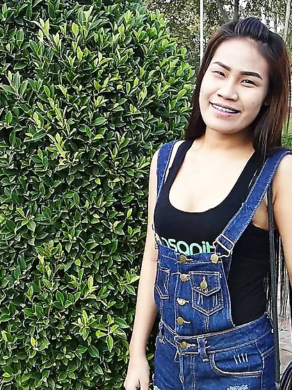 Lucky buddy lures exotic stranger Bee into awesome affair at his