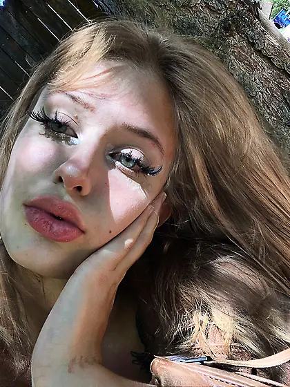 Braceface Bimbo With Juicy Puffed Up Lips