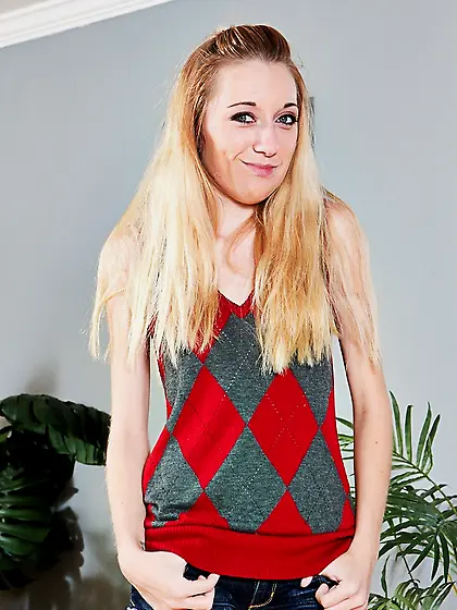 Petite blonde jeans shorts