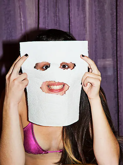 Hot brunette 18-yo chick